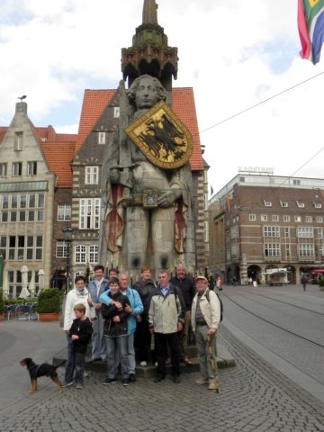 b018bremengruppestatue.jpg