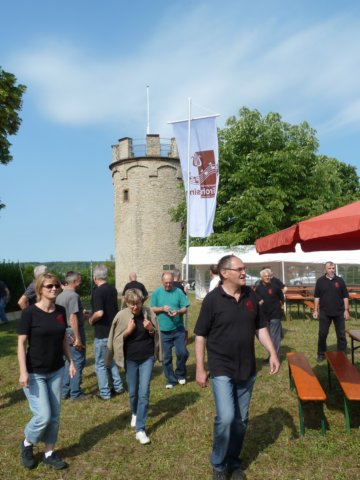 bild016aufbau_turm_fahne01.jpg